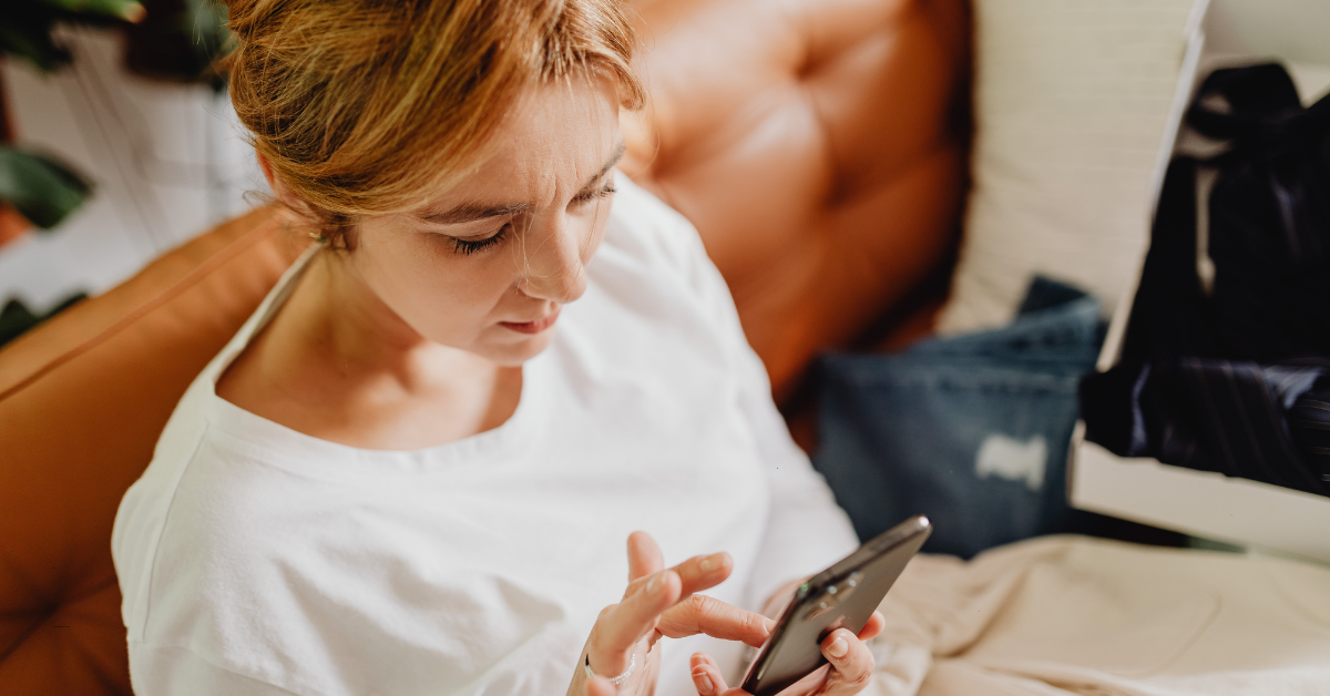 dependencia emocional pareja ansiedad mensaje movil